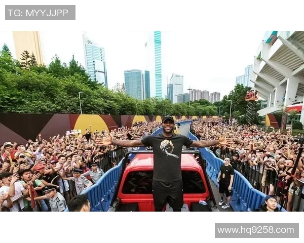 大卫-詹姆斯参加公益活动，热心助力社会