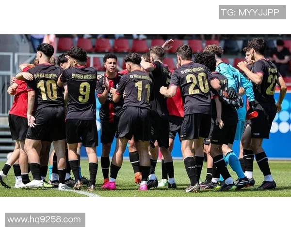 多支德甲球队陷入榜尾深渊,降级风险悄然逼近 多支德甲球队陷入榜尾深渊,降级风险悄然逼近