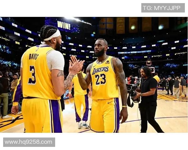 湖人队连胜，詹姆斯领军再创辉煌