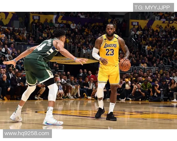 湖人vs雄鹿：勒布朗詹姆斯独得35分，展现篮球传奇风采！